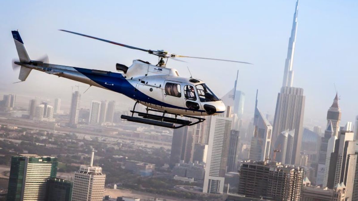 Exploring Dubai’s Spectacular Scenery: A 12-Minute Helicopter Ride to Atlantis